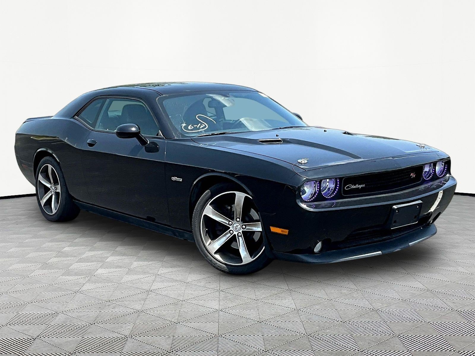 Used 2014 Dodge Challenger R/T RWD image 3