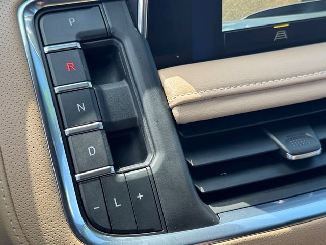 Used 2023 Chevrolet Tahoe Premier AWD/4WD image 24