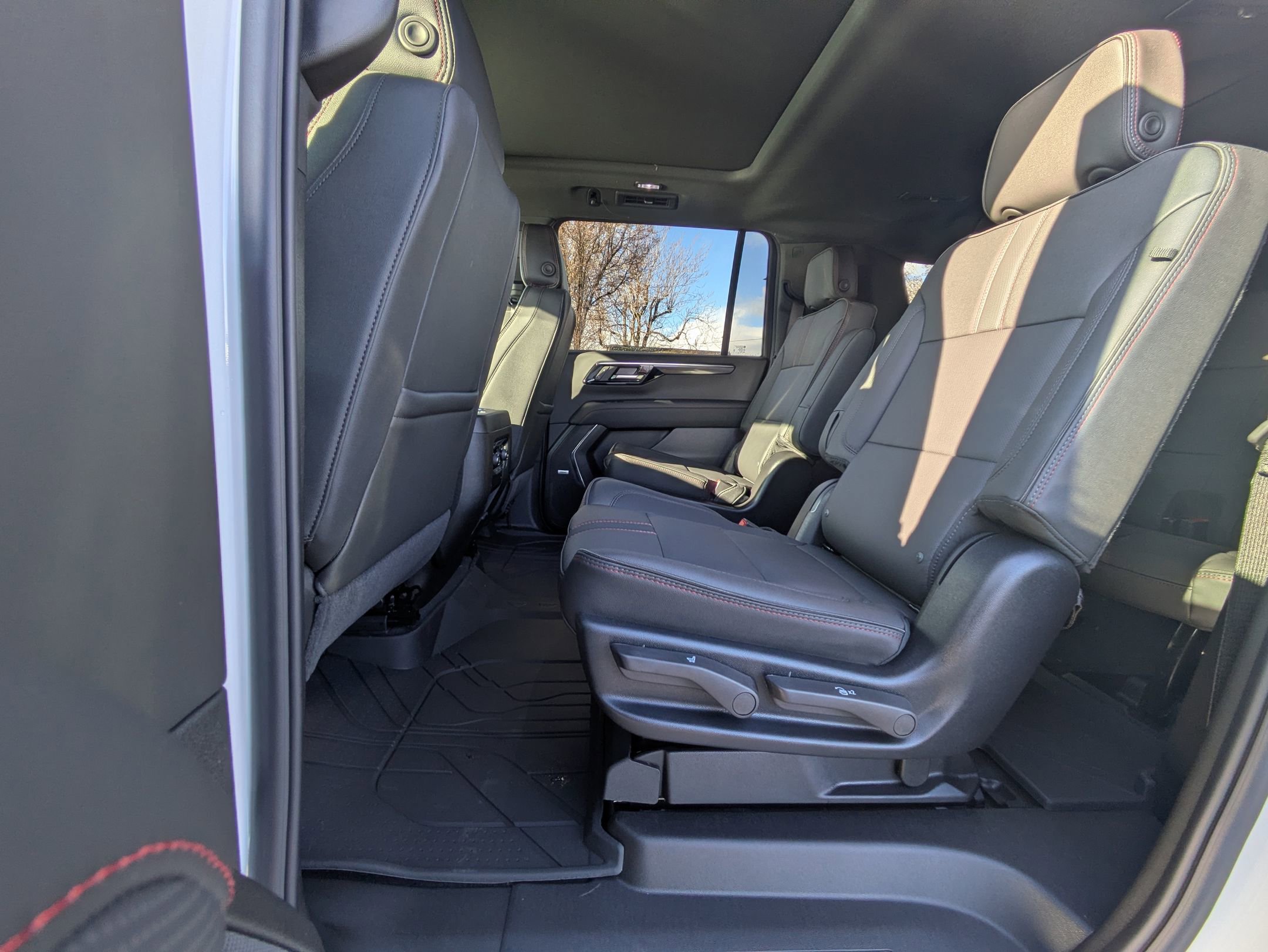 New 2026 Chevrolet Suburban RST w/ Advanced Technology Package AWD/4WD image 21