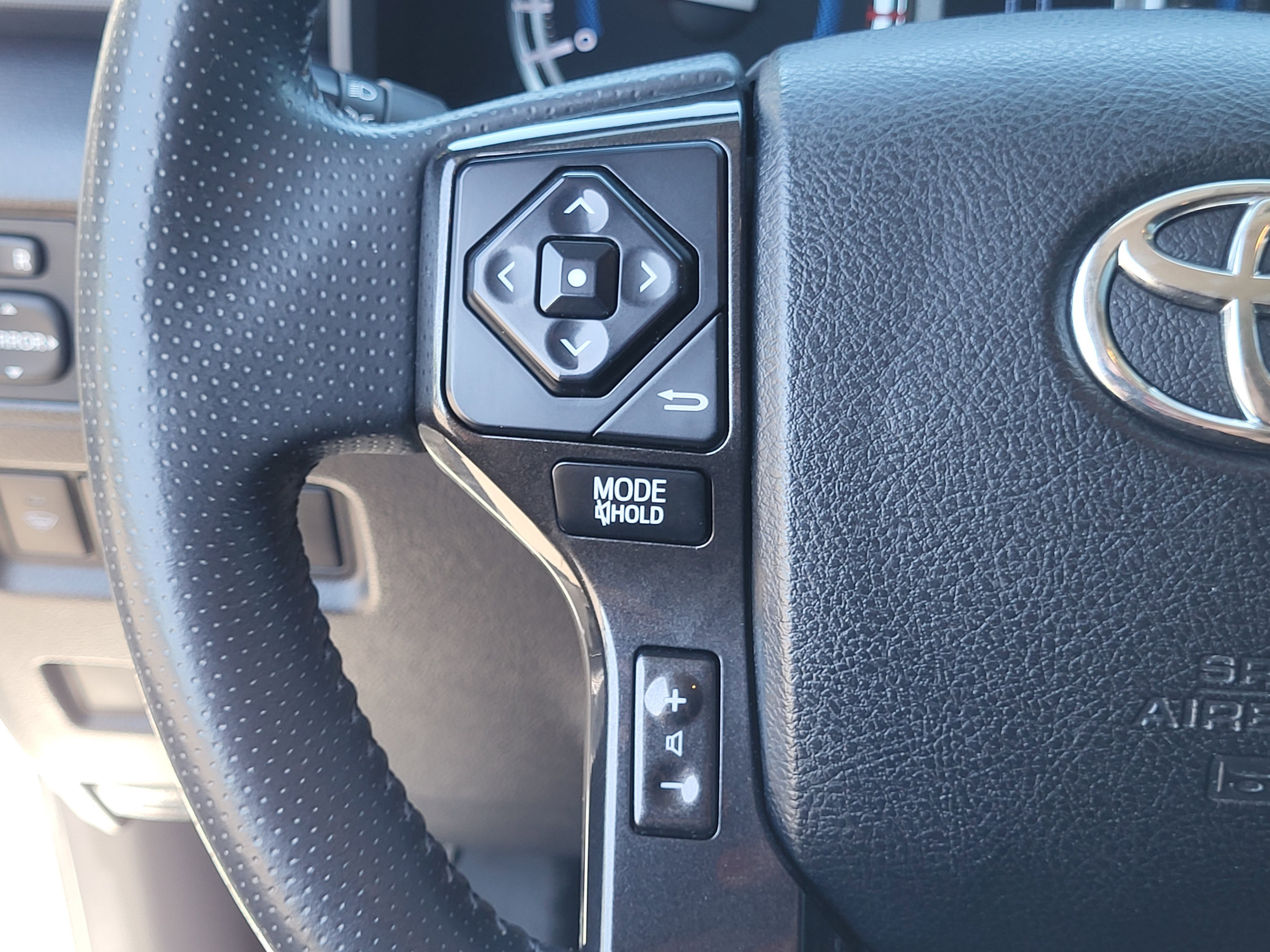 Used 2018 Toyota 4Runner TRD Off-Road Premium AWD/4WD image 14