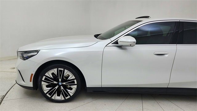 Used 2024 BMW 530i xDrive image 9