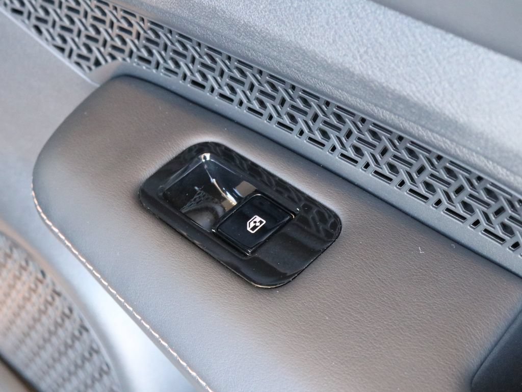 Used 2024 Nissan Ariya AWD image 41
