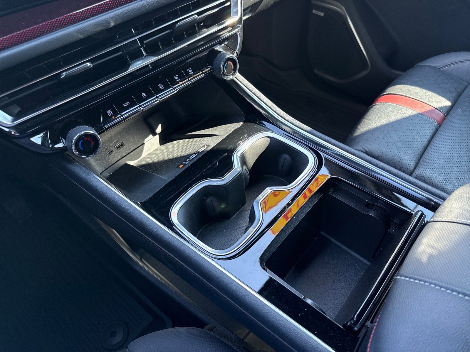 Used 2024 Chevrolet Traverse RS w/ LPO, Floor Liner Package FWD image 22