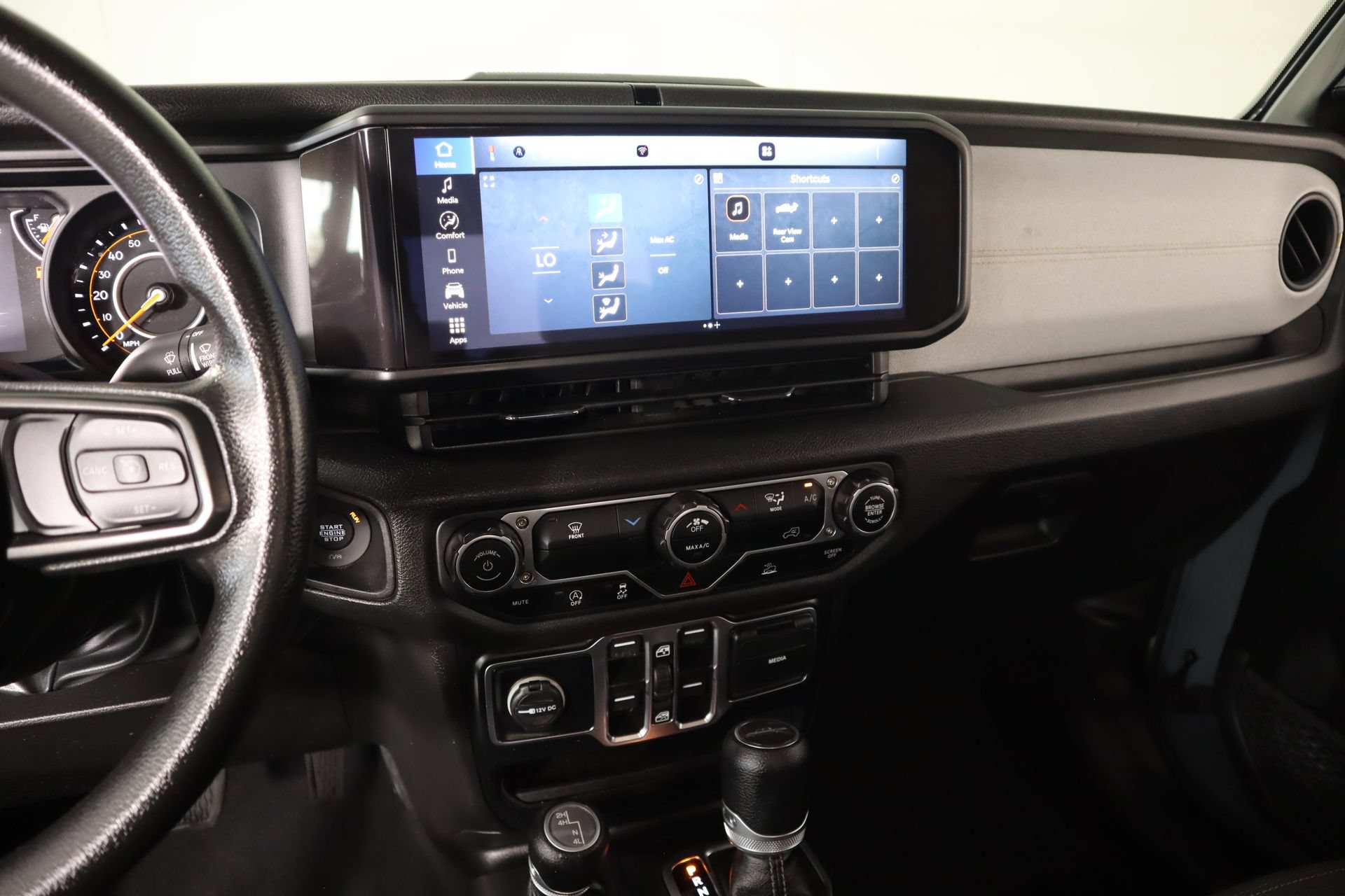 Used 2025 Jeep Gladiator Sport AWD/4WD image 5