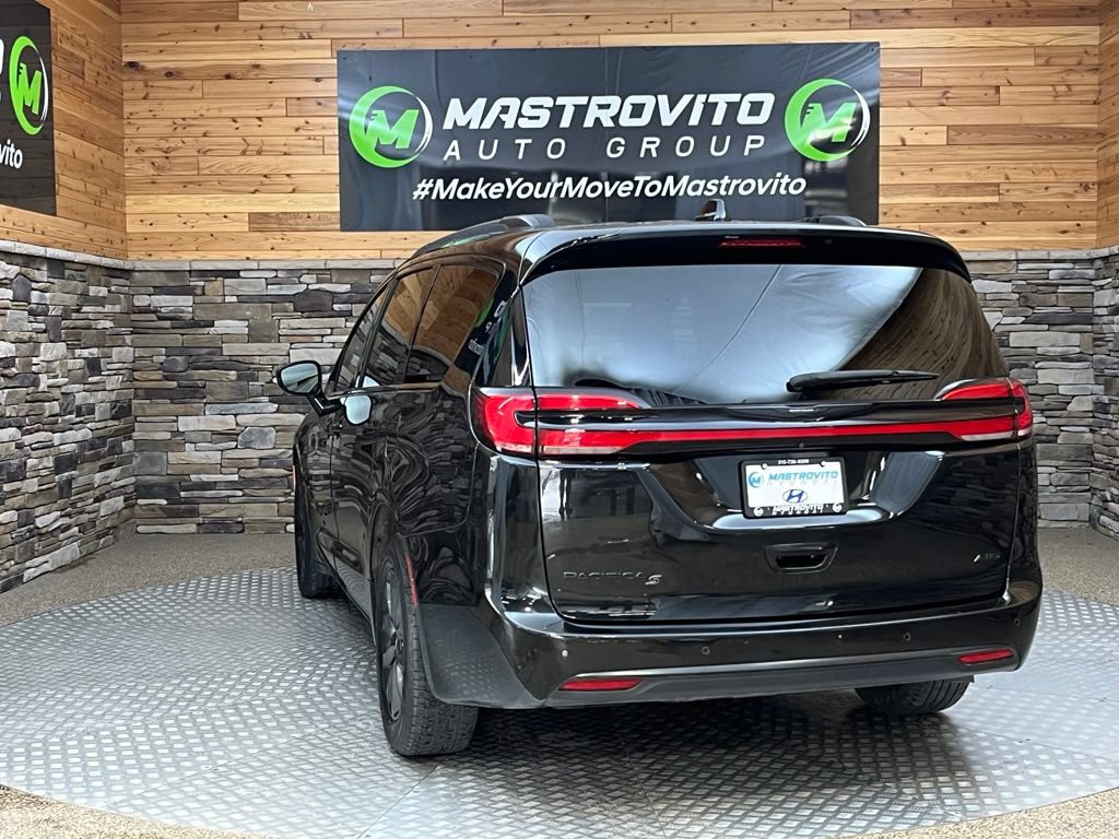 Used 2022 Chrysler Pacifica Touring-L w/ S Appearance Package AWD/4WD image 13