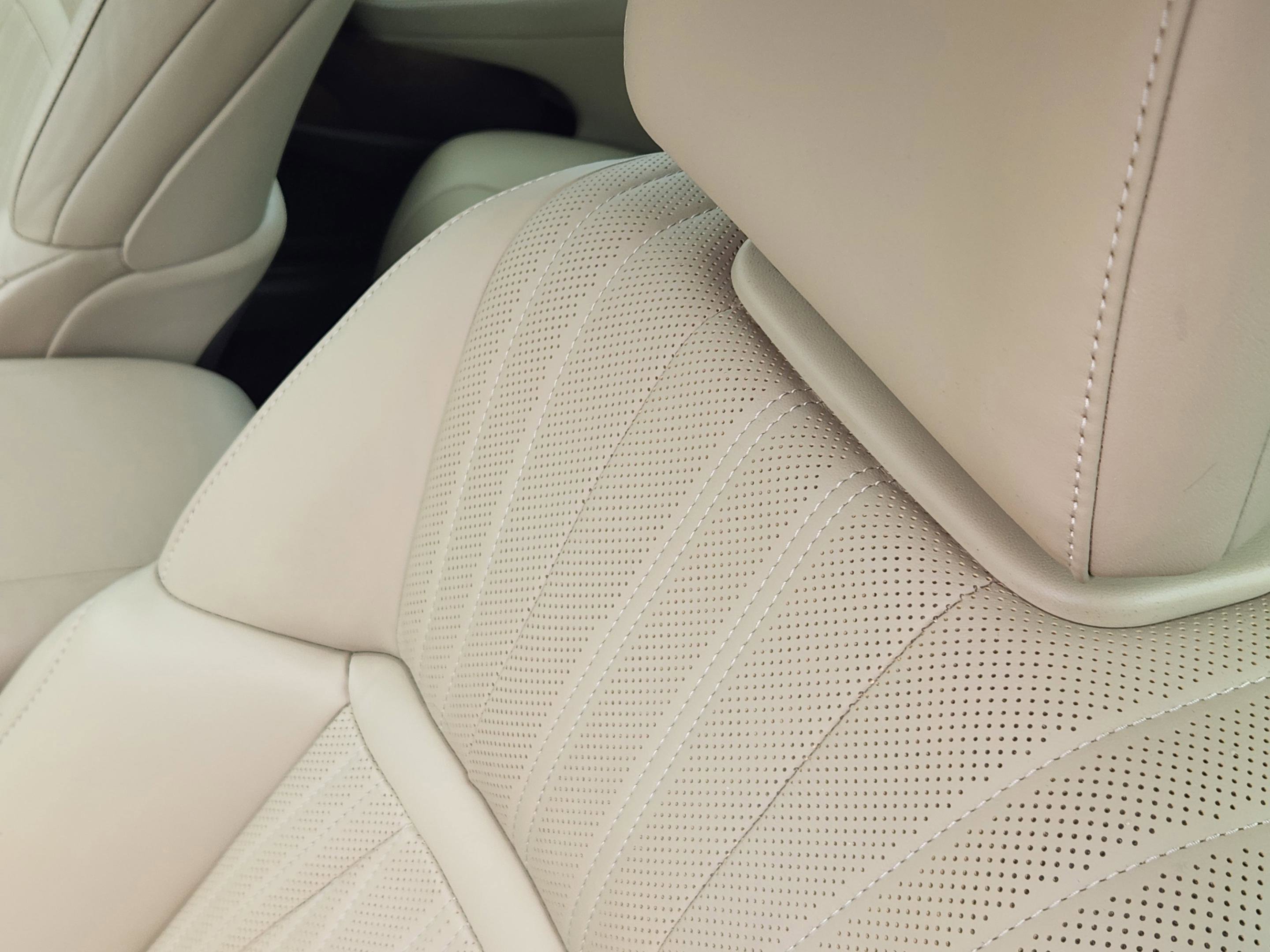 Used 2020 Lexus LS 500 w/ Interior Upgrade Package image 9