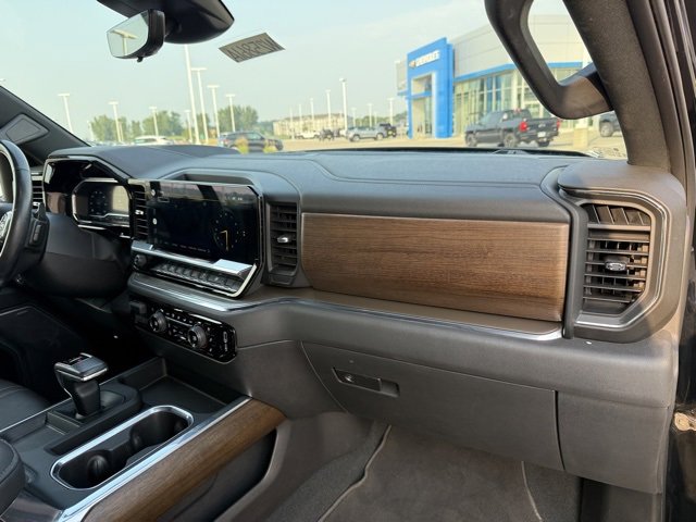 Used 2022 Chevrolet Silverado 1500 High Country w/ Technology Package image 18