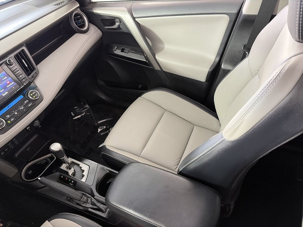 Used 2018 Toyota RAV4 Limited w/ Protection Package FWD image 22