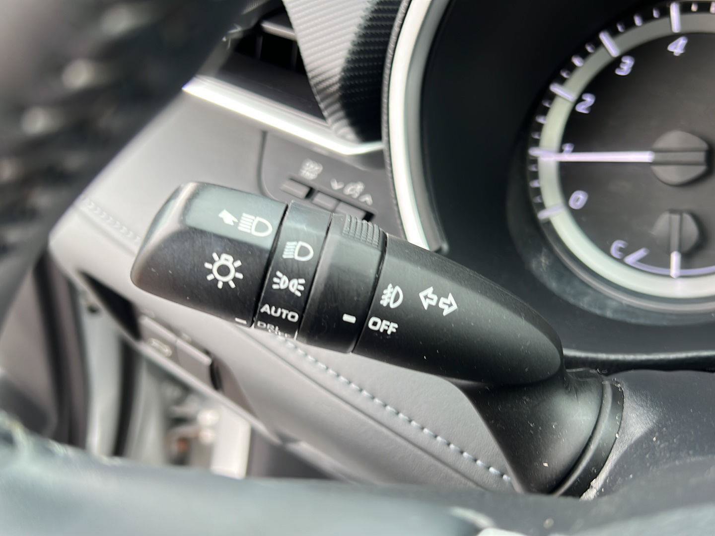 Used 2023 Toyota Highlander XSE AWD/4WD image 9