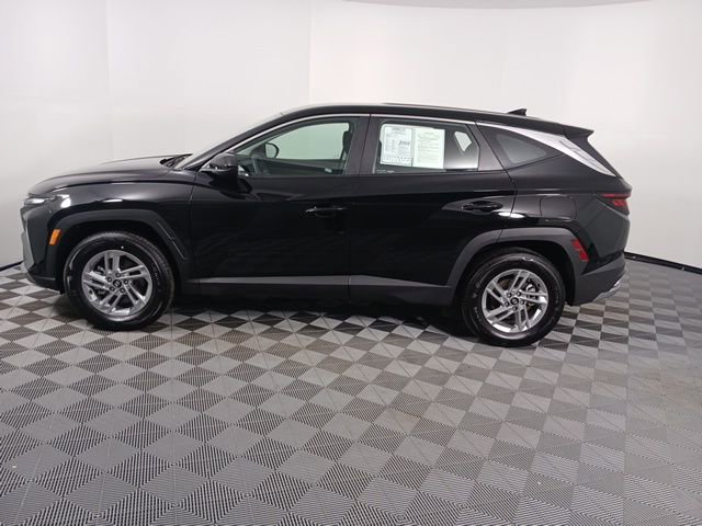 Used 2025 Hyundai Tucson SE image 4