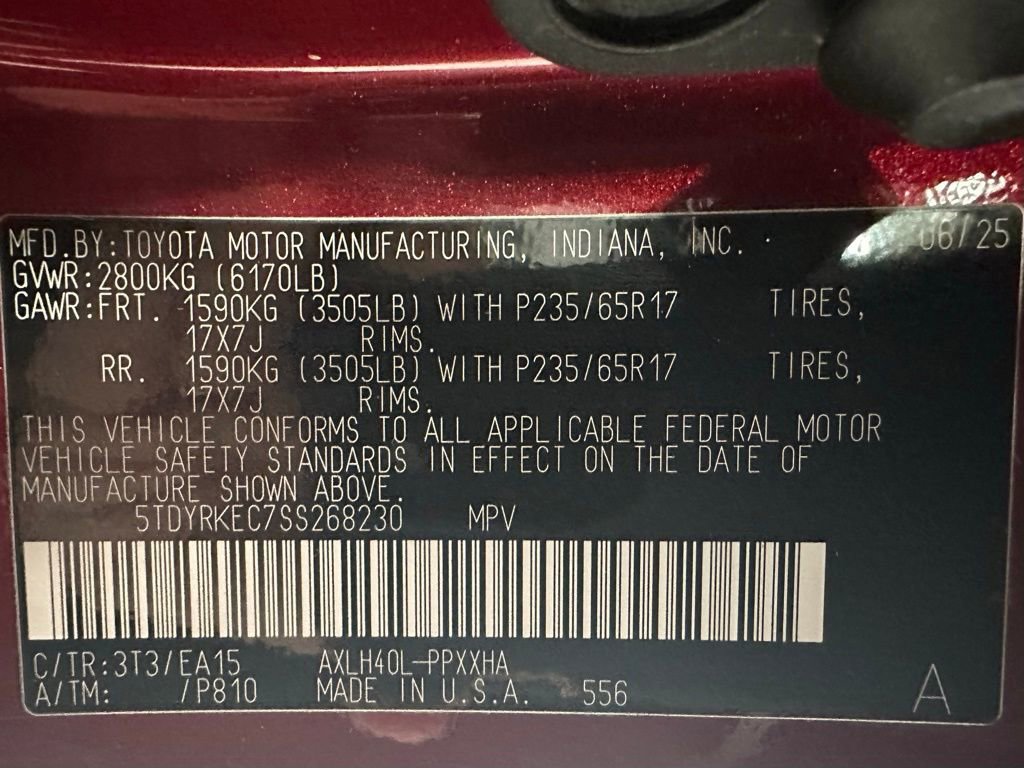 Used 2025 Toyota Sienna XLE image 11