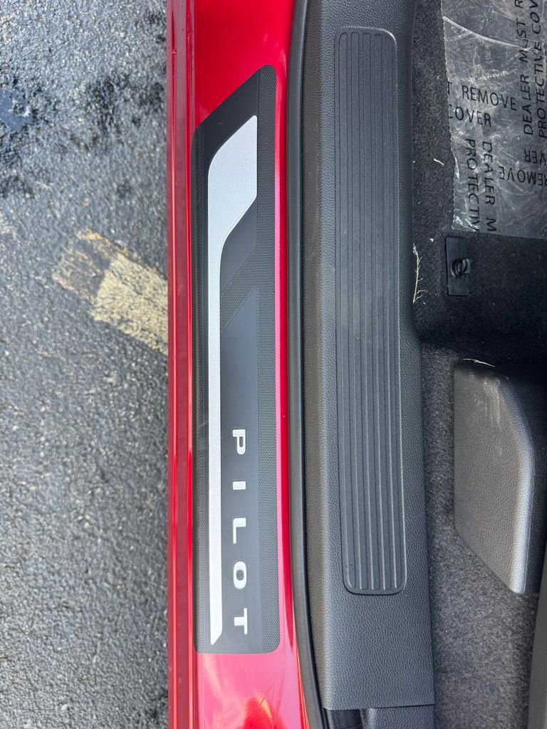 New 2025 Honda Pilot Touring image 24