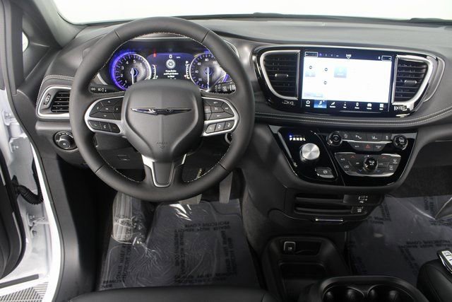 New 2026 Chrysler Pacifica Select image 10