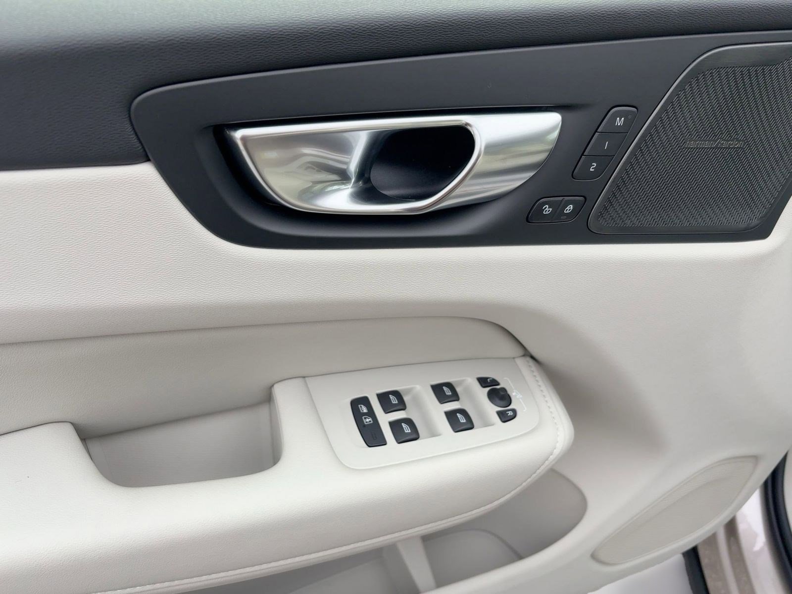 New 2026 Volvo XC60 B5 Ultra w/ Protection Package Premier image 13