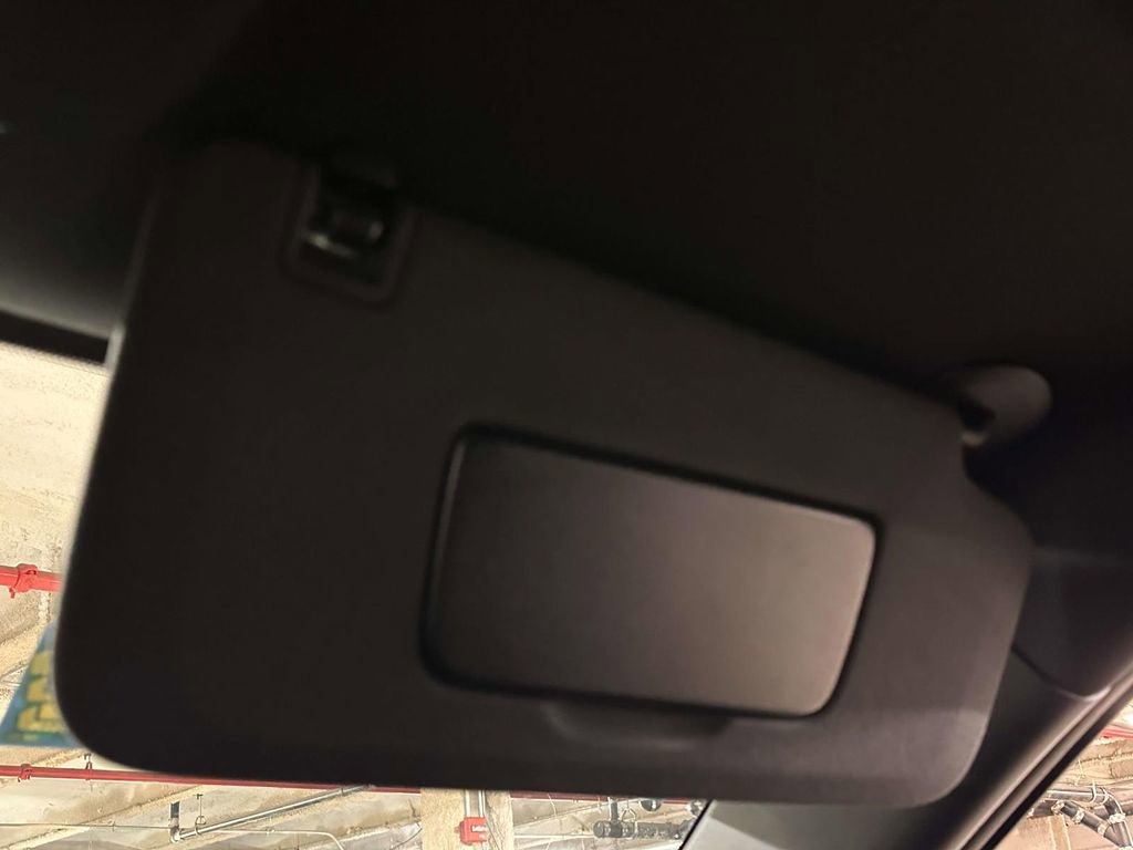 Used 2023 Chevrolet Traverse LT image 28