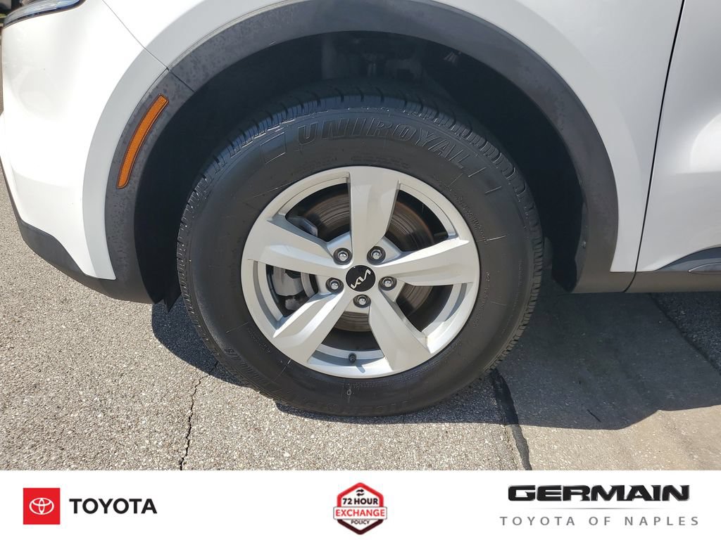 Used 2023 Kia Sorento LX AWD/4WD image 13