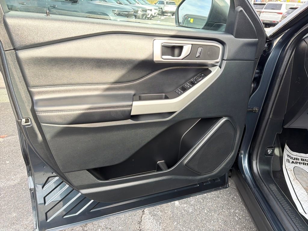 Used 2023 Ford Explorer XLT w/ Class IV Trailer Tow Package image 12