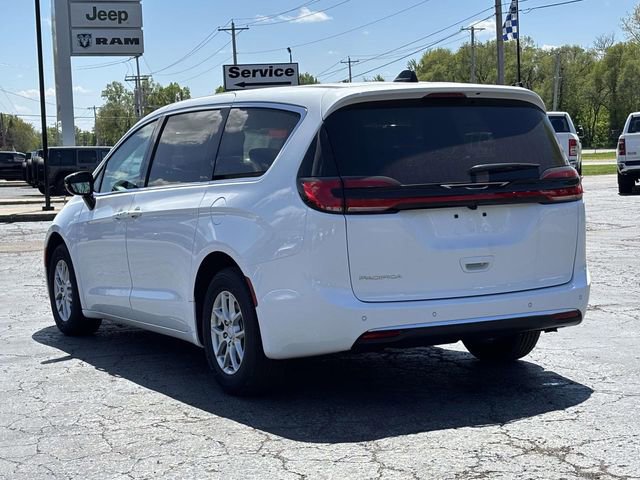 New 2027 Chrysler Pacifica Select FWD image 12
