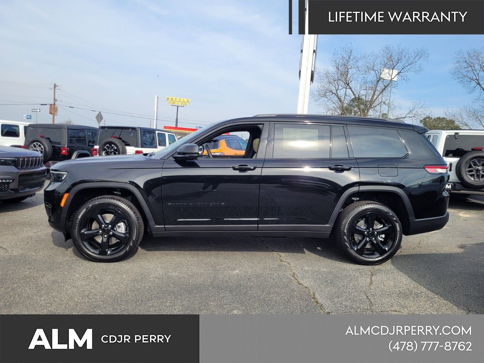 New 2025 Jeep Grand Cherokee L Limited w/ Luxury Tech Group II AWD/4WD image 3