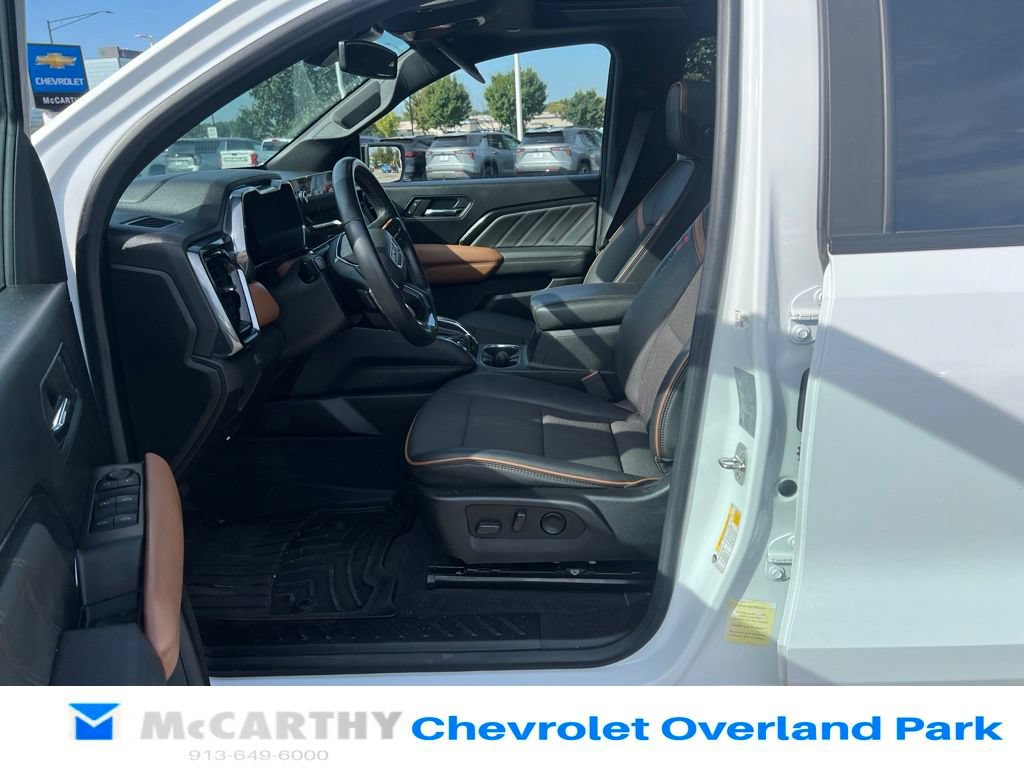 Used 2023 GMC Canyon AT4 w/ Canyon Safety Plus Package AWD/4WD image 14