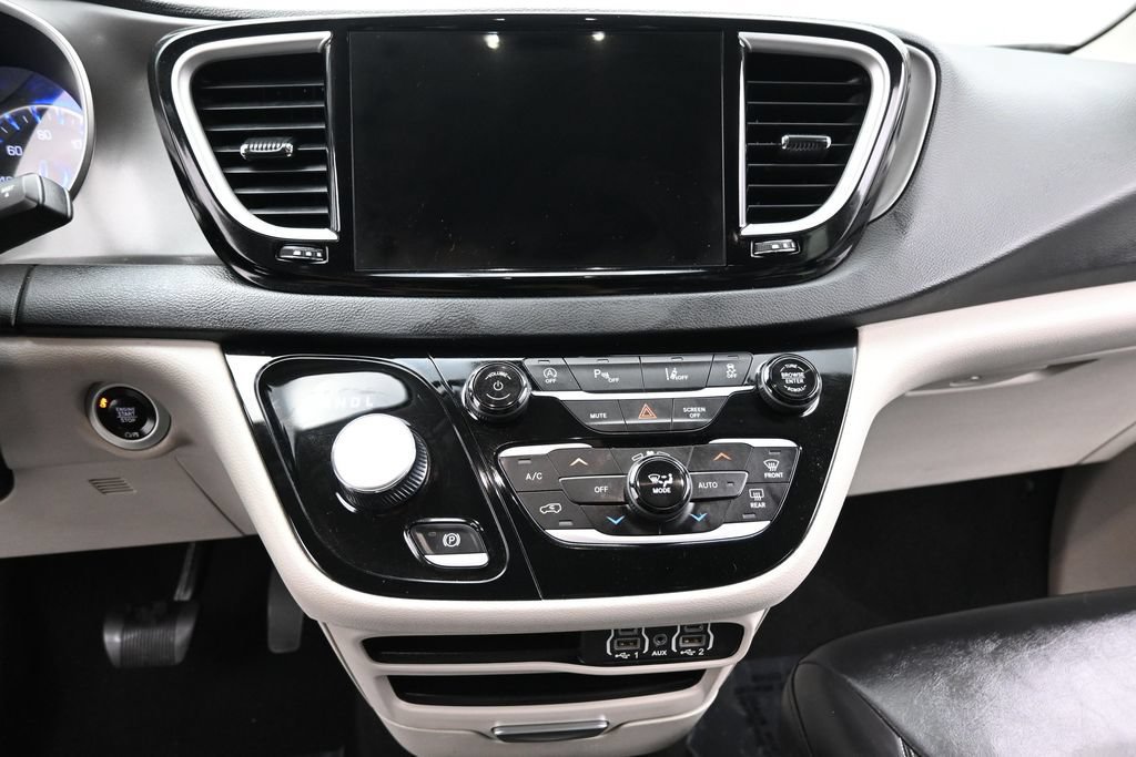Used 2023 Chrysler Pacifica Touring-L FWD image 15