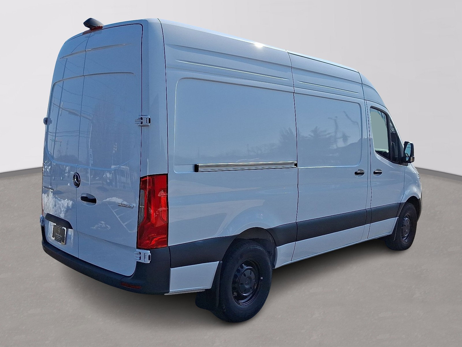 Used 2025 Mercedes-Benz Sprinter 2500 image 4