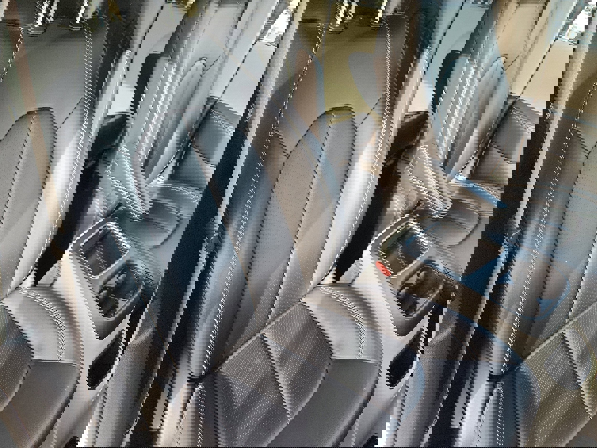 Used 2024 Chrysler Pacifica Touring-L image 15