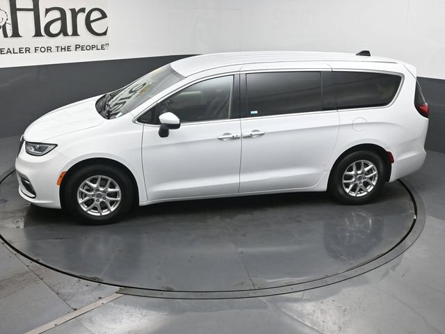 Used 2023 Chrysler Pacifica Touring-L FWD image 57