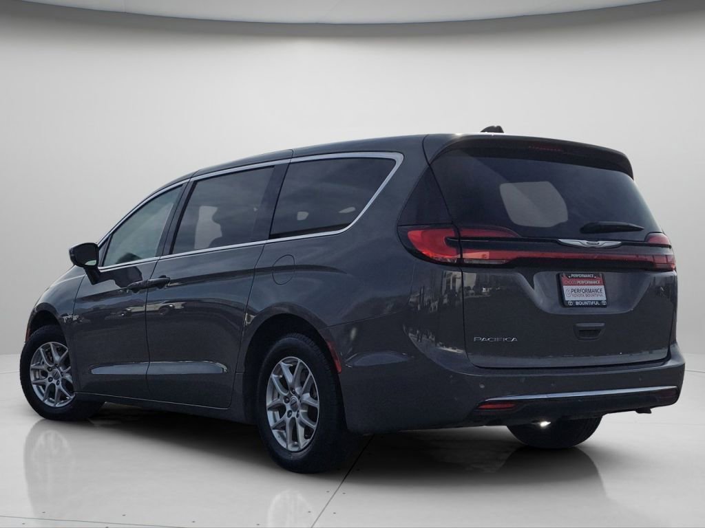 Used 2023 Chrysler Pacifica Touring-L image 21