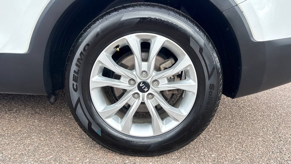 Used 2020 Kia Telluride LX AWD/4WD image 16