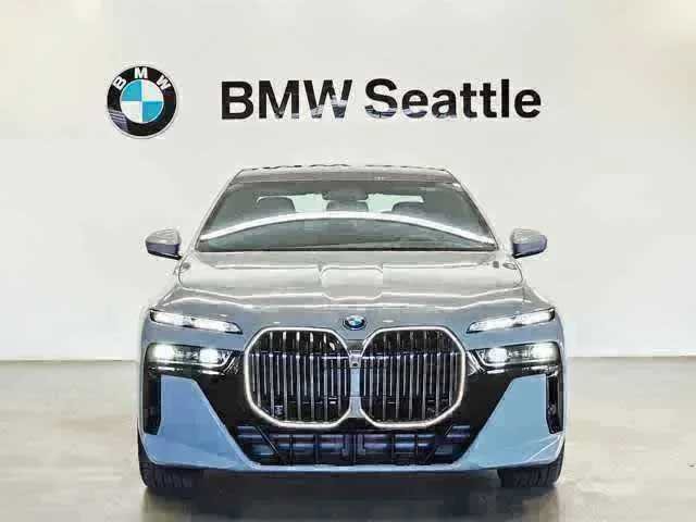 Certified 2025 BMW 750e xDrive w/ Executive Package AWD/4WD image 6