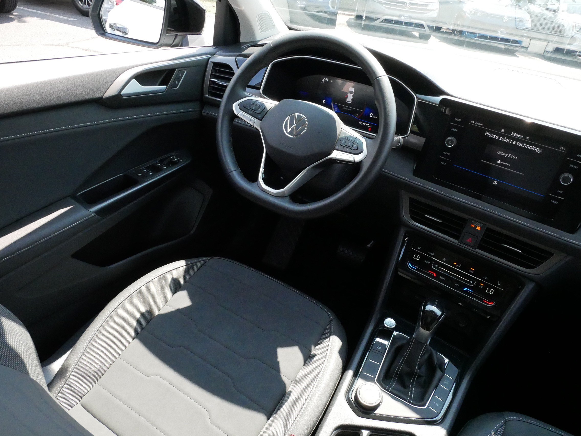 Certified 2025 Volkswagen Taos SE AWD/4WD image 9