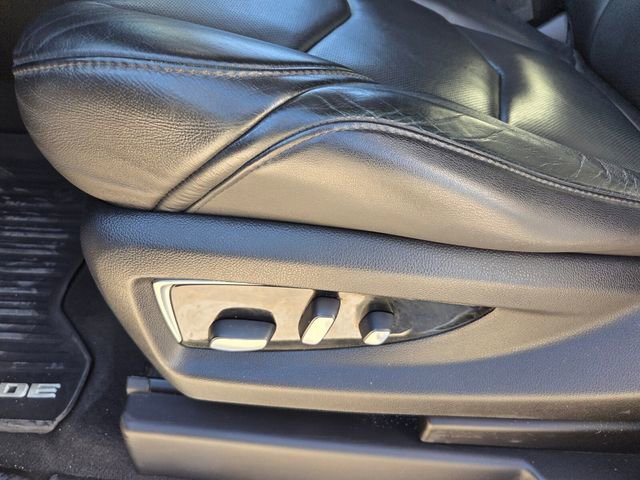 Used 2019 Cadillac Escalade Luxury image 11