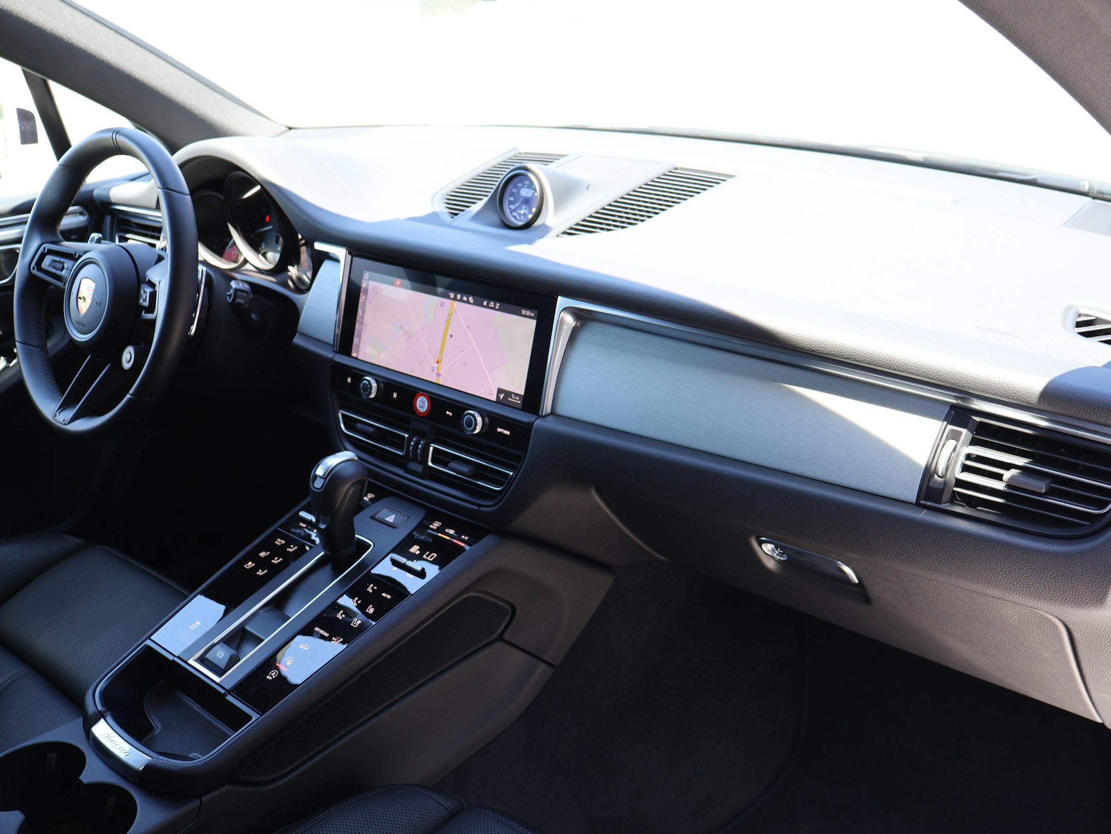 Certified 2026 Porsche Macan AWD/4WD image 28