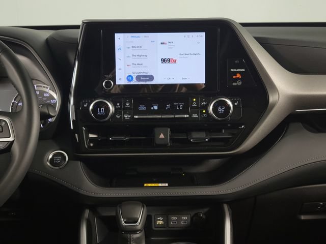 Used 2025 Toyota Highlander XLE FWD image 27