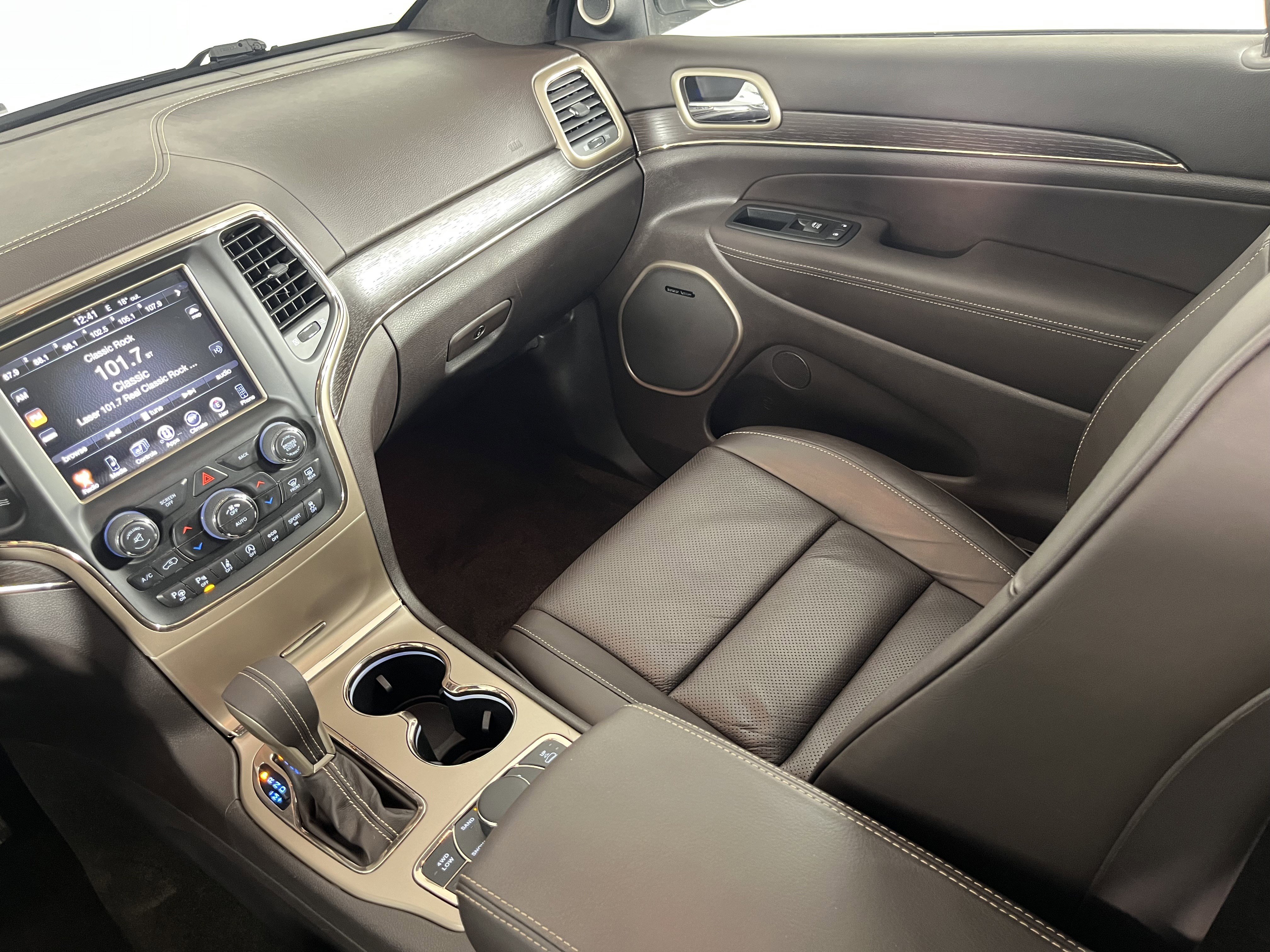 Used 2017 Jeep Grand Cherokee Summit image 11