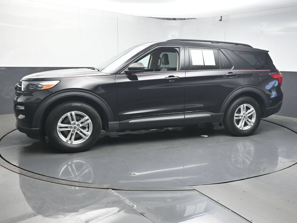 Used 2023 Ford Explorer XLT w/ Equipment Group 202A RWD image 4