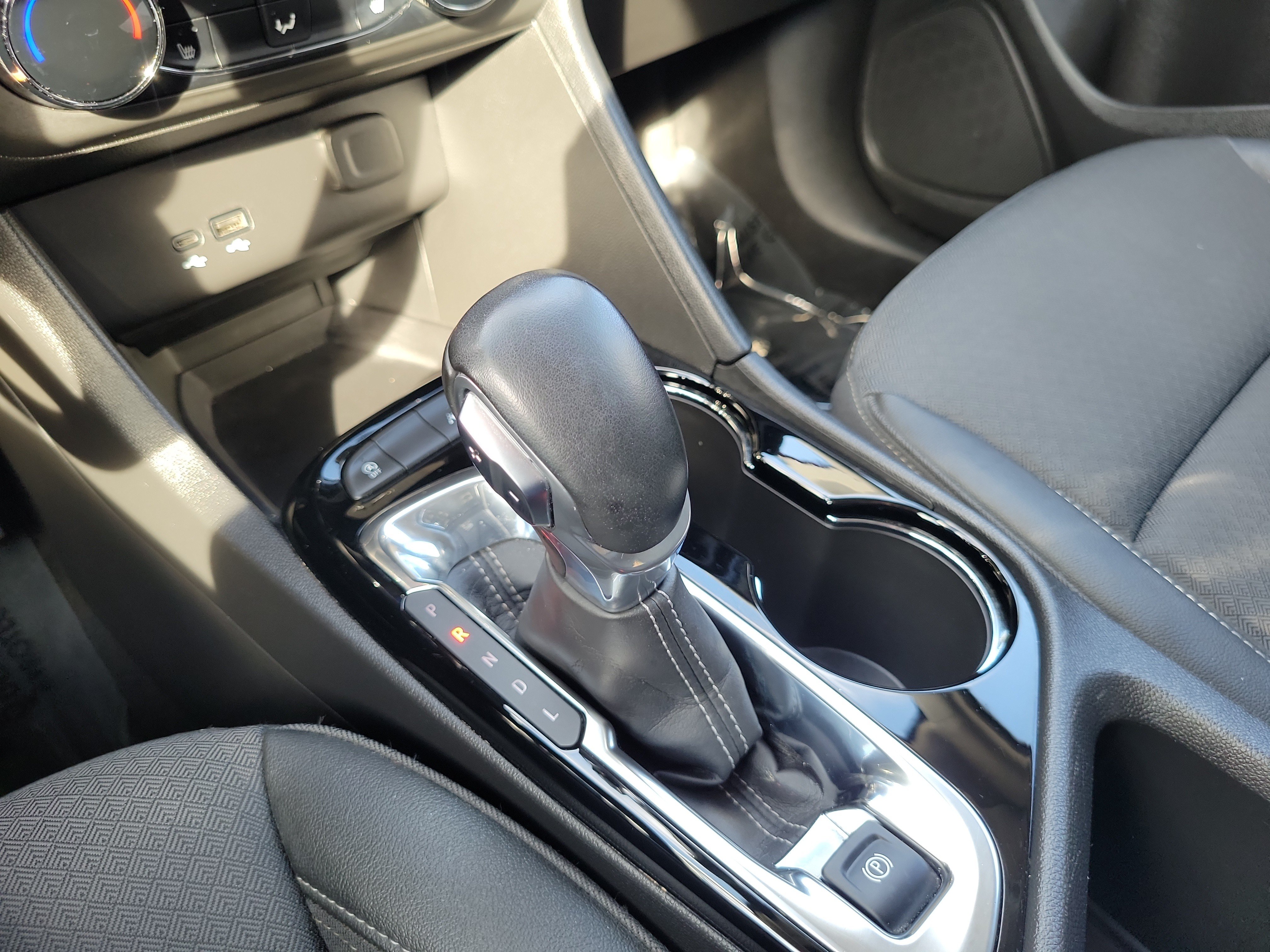 Used 2024 Buick Encore GX Preferred w/ Comfort Package FWD image 23