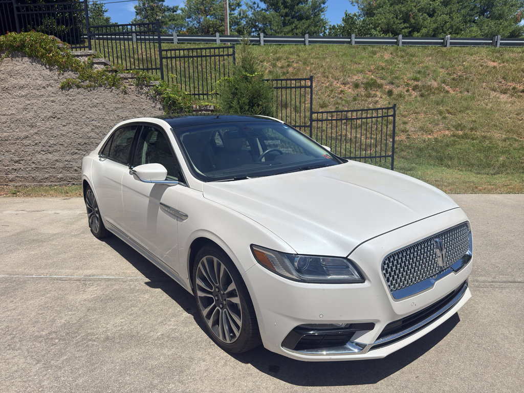 Used 2018 Lincoln Continental Select w/ Continental Climate Package AWD/4WD image 3