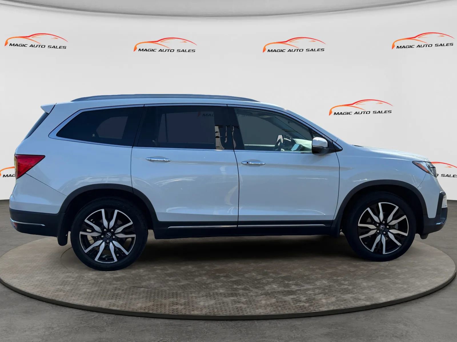 Used 2021 Honda Pilot Touring image 6