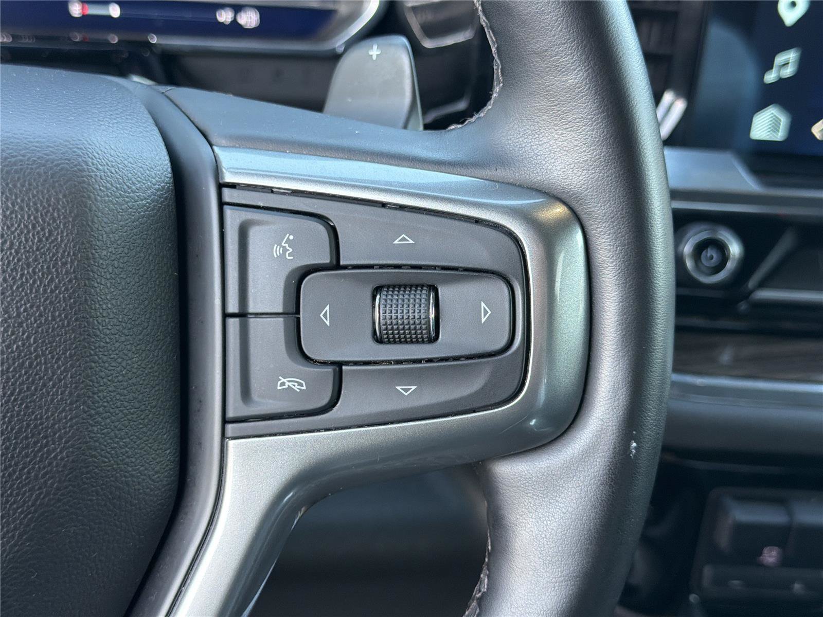 Used 2025 Chevrolet Silverado 1500 LT Trail Boss w/ Convenience Package II AWD/4WD image 25