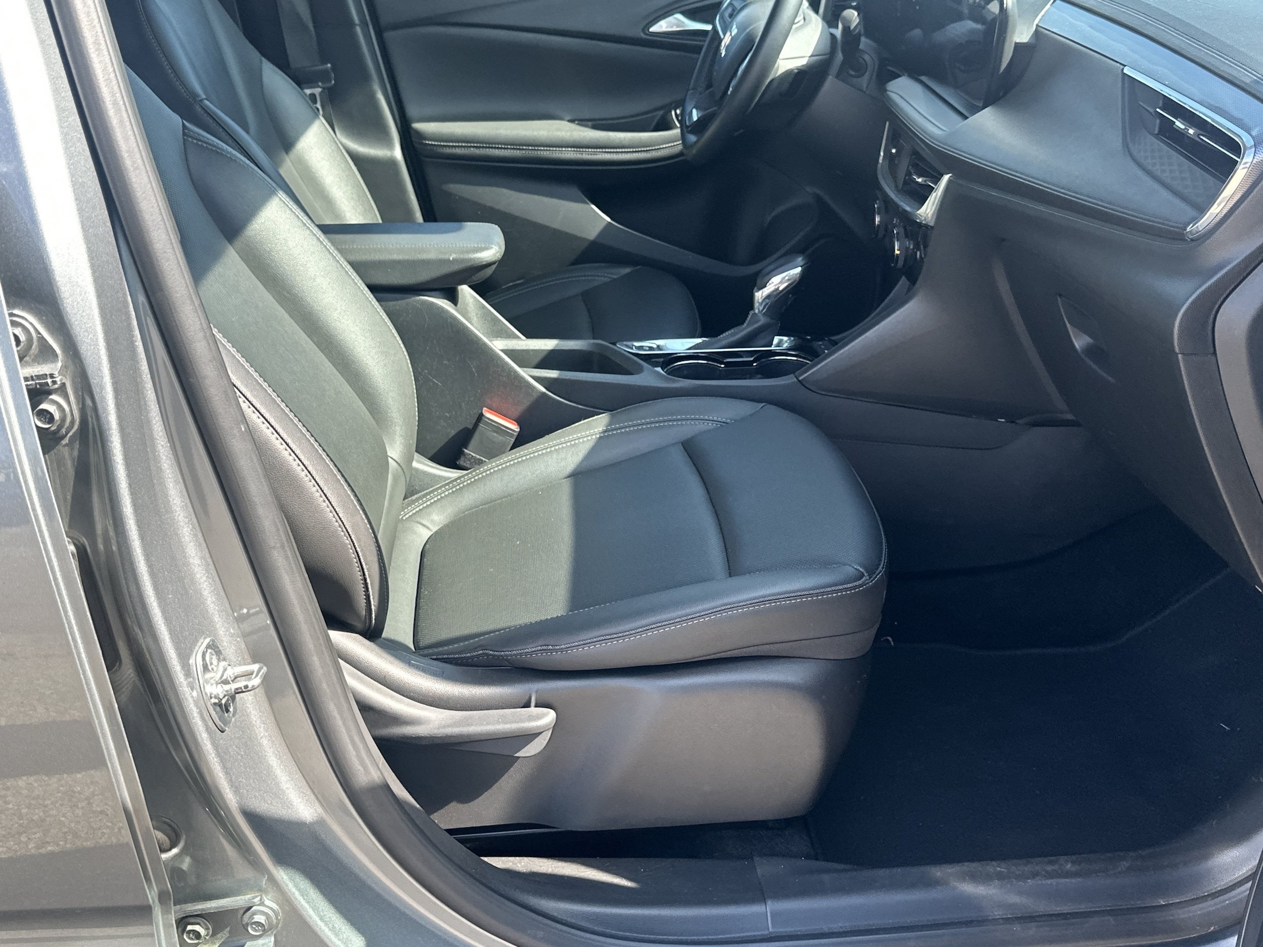 Used 2024 Buick Encore GX Sport Touring AWD/4WD image 13