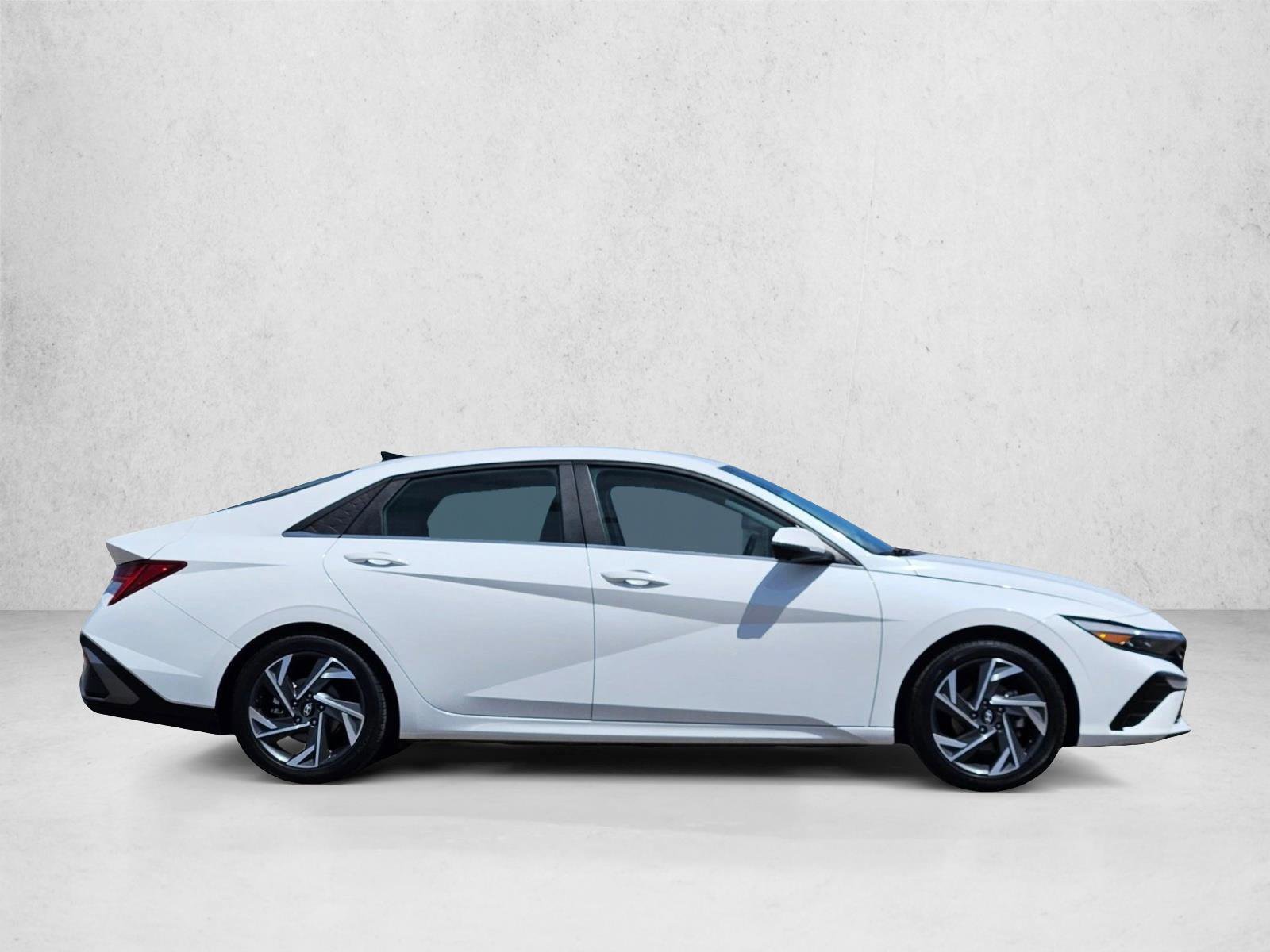 Used 2024 Hyundai Elantra Limited FWD video 4