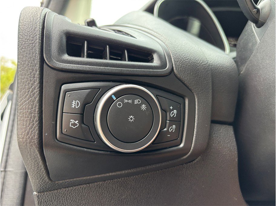 Used 2017 Ford Focus SE FWD image 25