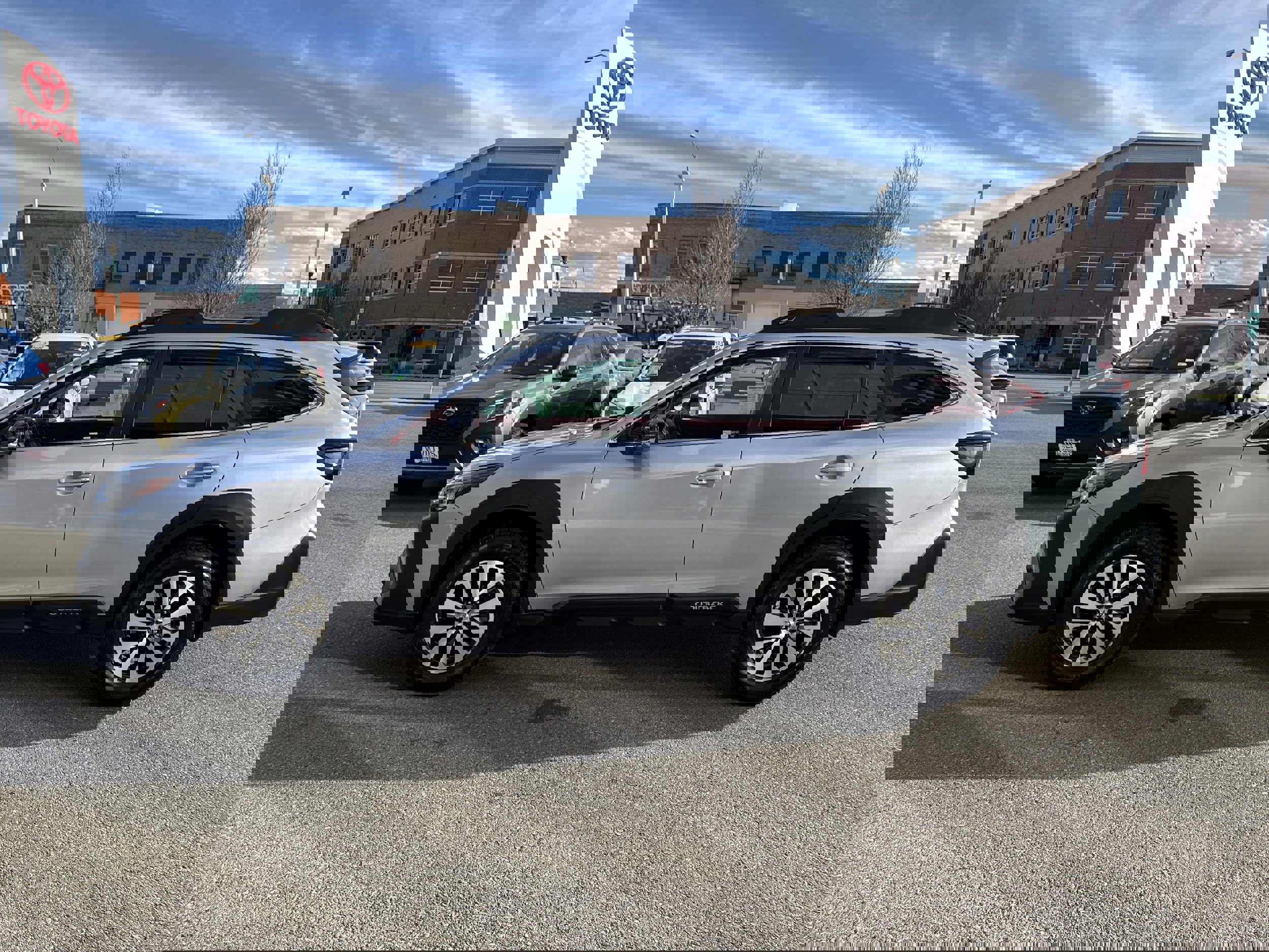 Used 2023 Subaru Outback Premium image 6