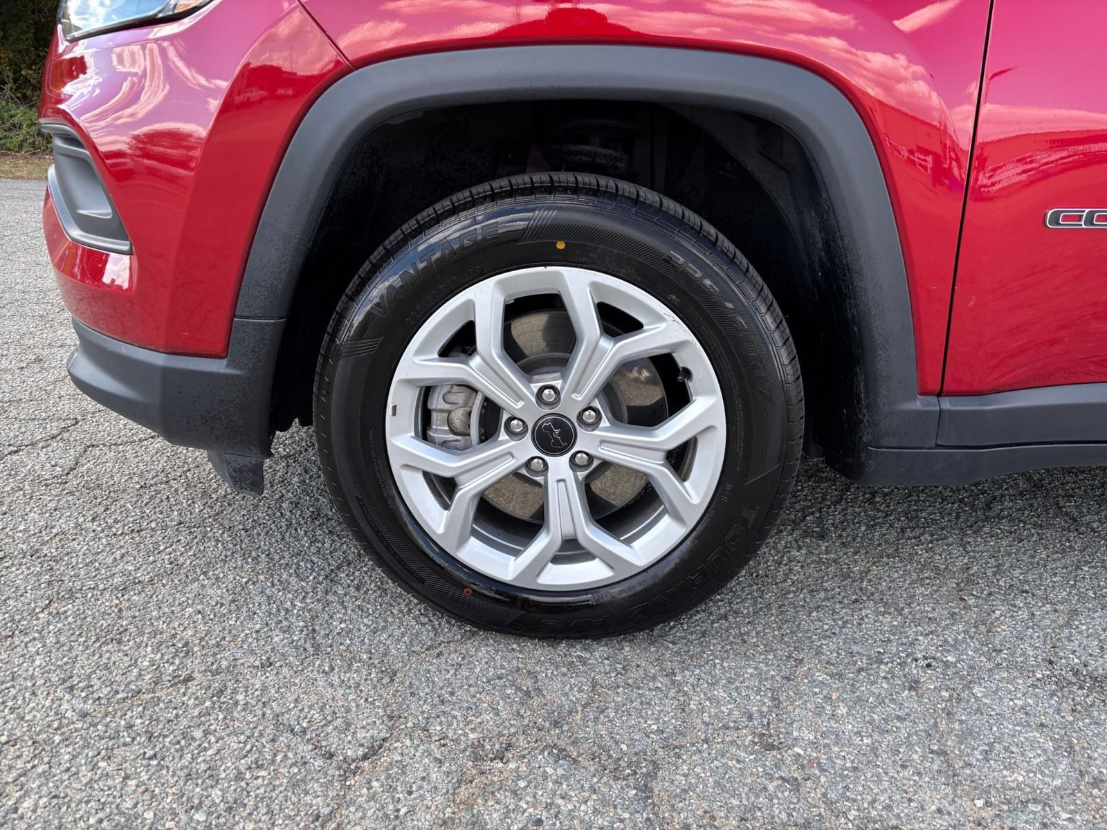 Used 2025 Jeep Compass Latitude AWD/4WD image 29