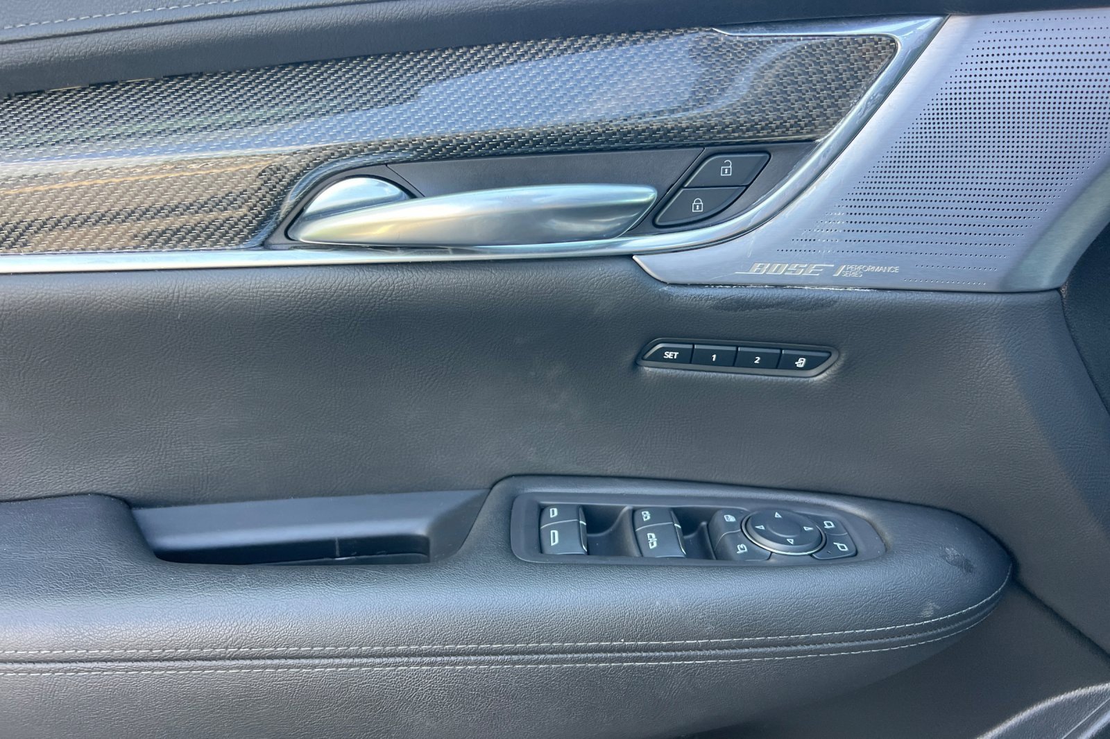 Used 2022 Cadillac XT5 Sportv w/ LPO, ONYX Package image 11