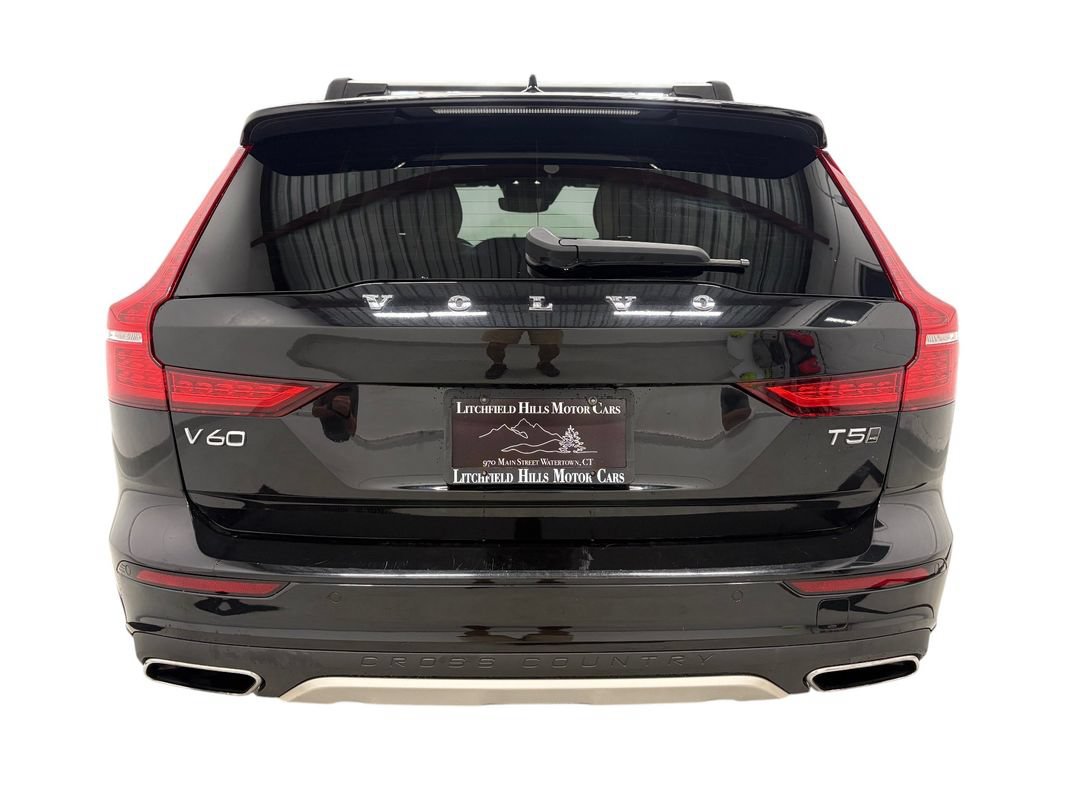 Used 2022 Volvo V60 T5 Cross Country w/ Lounge Package AWD/4WD image 5