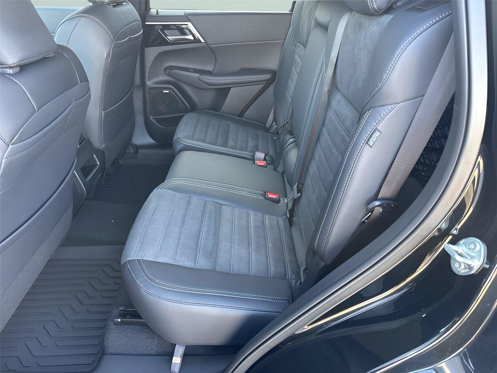 New 2026 Mitsubishi Outlander SE FWD image 26