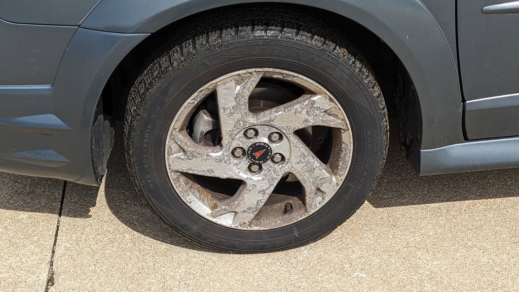 Used 2008 Pontiac Vibe w/ Sun And Sound Package image 10